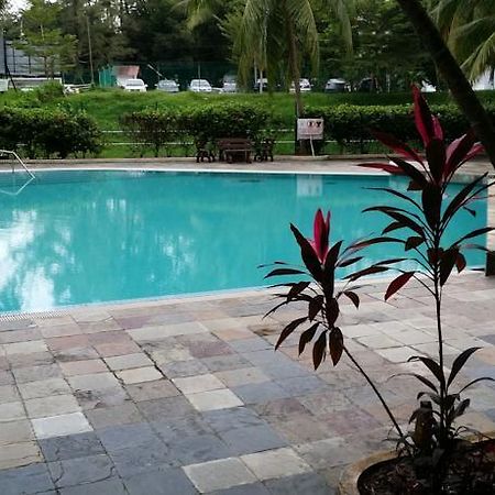 Pinang Beach Apartment @ Bayu Emas Batu Ferringhi Eksteriør bilde