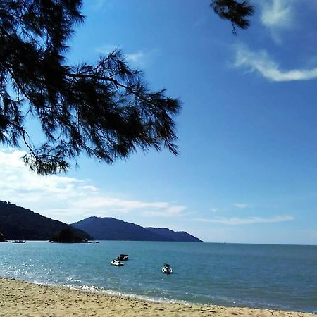 Pinang Beach Apartment @ Bayu Emas Batu Ferringhi Eksteriør bilde